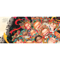 3-10岁 中国非物质文化遗产图画书大系-虎头帽 -- 《中国非物质文化遗产图画书大系》对传统文化的创造性转化、创新性发展进行了有益的尝试，力图通过文学性的创作，借助图画书的表现方式，将“非遗”项目独具魅力的艺术形式和其深厚的文化底蕴呈现给中国乃至世界的儿童，让他们在轻松愉悦的阅读中能够了解中华民族千百年来在民俗、文化、艺术等方面多姿多彩的智慧和创意，从而产生对中华文化的亲切感和认同感。  这部作品讲述了华裔孩子黄小虎所在的橄榄球队通过戴上虎头帽神奇赢得比赛的故事。作者将福建围屋和传统民间儿童服饰等中国文化元素作为穿插于故事中的背景，通过一条明线展示出新一代中国小移民的内在精神与现实碰撞的火花。