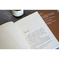 人性的弱点 -- 《人性的弱点》作为一本实用的人际关系著作，从人性本质的角度，挖掘出潜藏在人们体内的弱点，使人们能够充分认识自己，并不断改造自己，从而能有所长进，直至取得*后的成功。在过去的77年里，戴尔?卡耐基的忠告带领着上千万名读者攀登上成功的阶梯，无论在事业方面还是个人生活上，他的箴言不断被一代代人实践与验证。在出版史上，本书创造了全世界图书销售空前的记录。在经济萧条时期之后，本书满足了普遍存在的人性的需要，触动了读者的神经，在当今社会依然有其特有的借鉴价值。